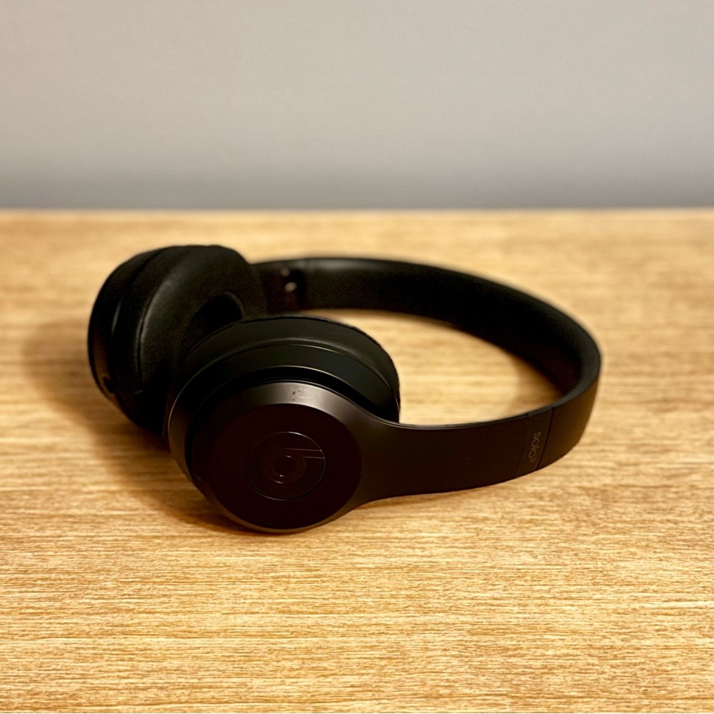 Beats Solo3 Wireless On-Ear Headphones | Never used!!! - Picture 5 of 8